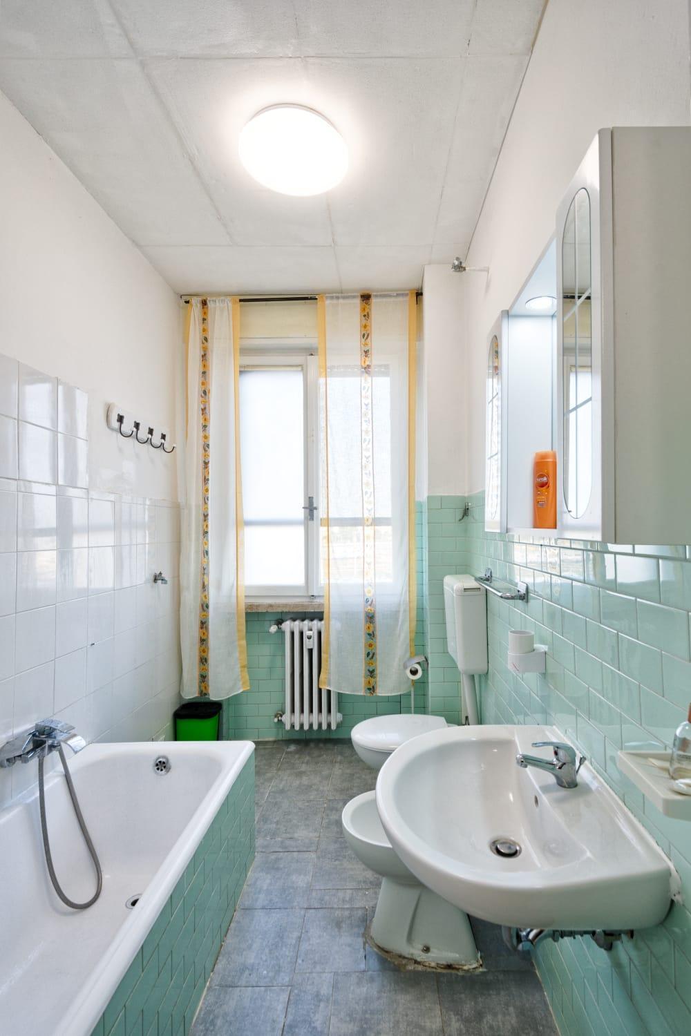 R & R - Private With Shared Bathroom