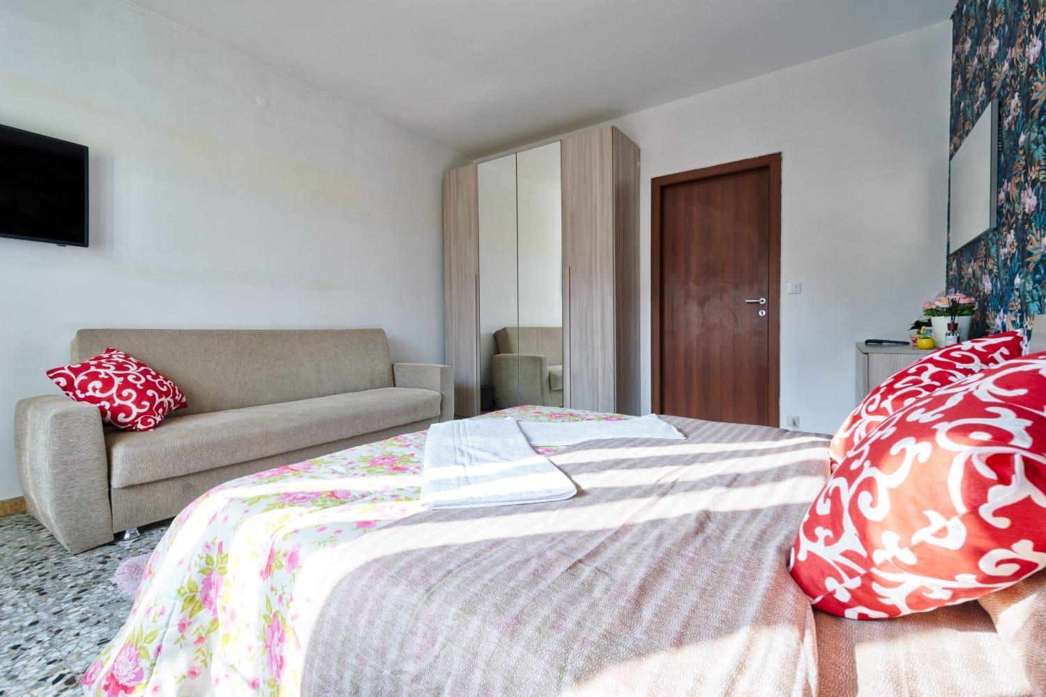 R & R - Private With Shared Bathroom Affittacamere *